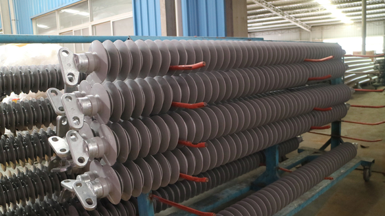 Güç Frekansı Devre Voltajı 100kV-1000kV İstasyon Post Izolatörleri 5kg-200KGS Silikon Kauçuk